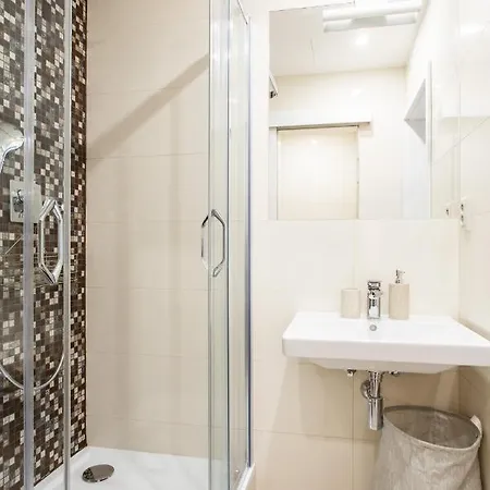 شقة Cozy Modern In Prague's Absolute Center براغ
